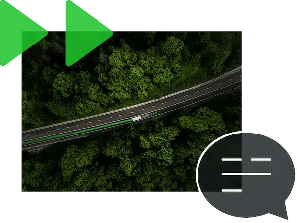 Vue aérienne d’un camion lourd sur une autoroute bordée de forêts, avec flèche verte symbolisant Neo TMS, la solution qui optimise la planification des trajets et renforce la performance des transporteurs routiers.